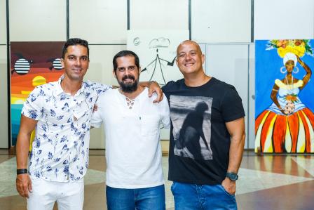 Artistas fazem criações ao vivo no Aeroporto de Salvador