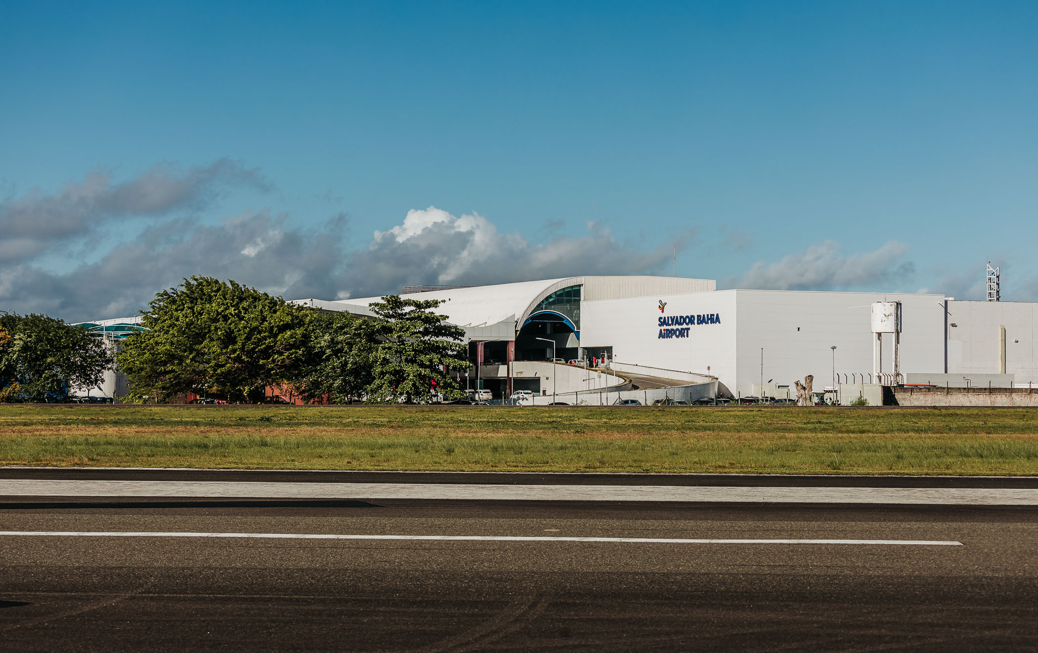 imagem da fachada do aeroporto